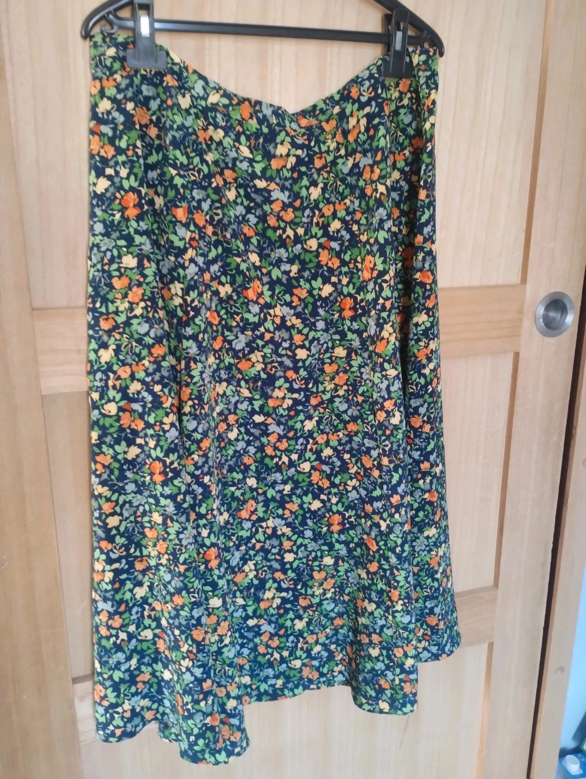 Longue jupe fleurie , Isis, T48 (taille petit)